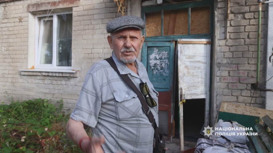 «Життя дітей понад усе»: поліцейські вивезли родину із села на Запоріжжі (відео)