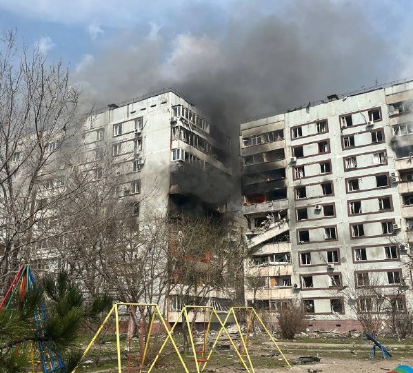 Неушкодженим у квартирі залишився санвузол та двері: запоріжці повертаються у відновлений будинок