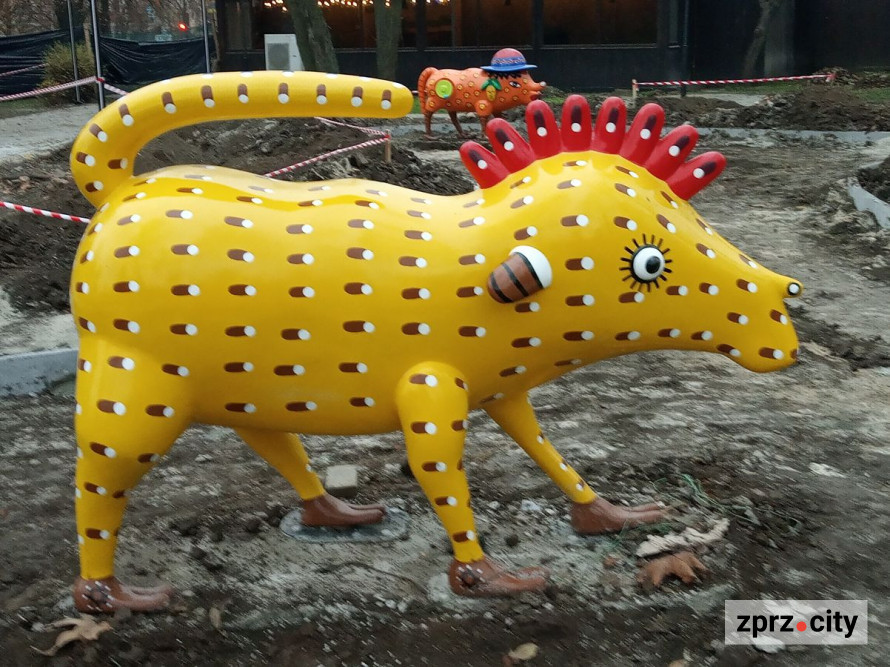 В одному із запорізьких скверів відкриють майданчик з фігурами фантастичних звірів - фоторепортаж