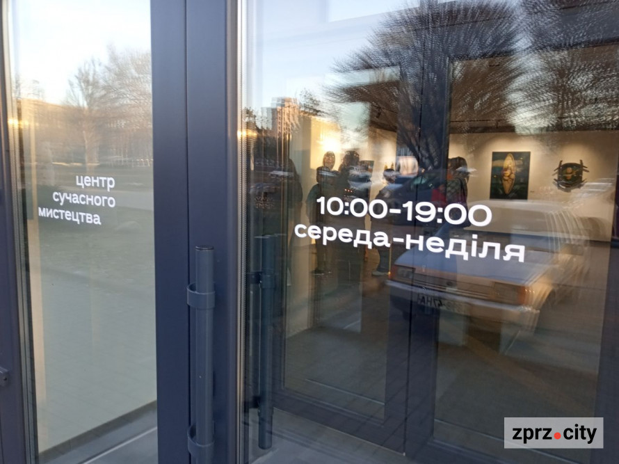 "Мені подобається цей образ загадковістю і містицизмом": у Запоріжжі відкрили сучасну виставку Мамаїв - фото