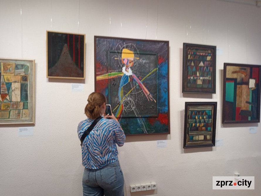 У Запорізькому художньому музеї показали мистецтво, яке дивувало у 1990-ті роки - фото
