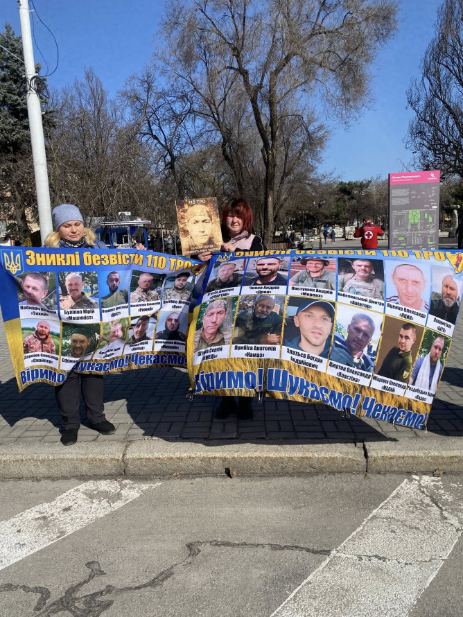 "Мовчання — це смерть": у центрі Запоріжжя відбулася акція на підтримку військовополонених (фото)