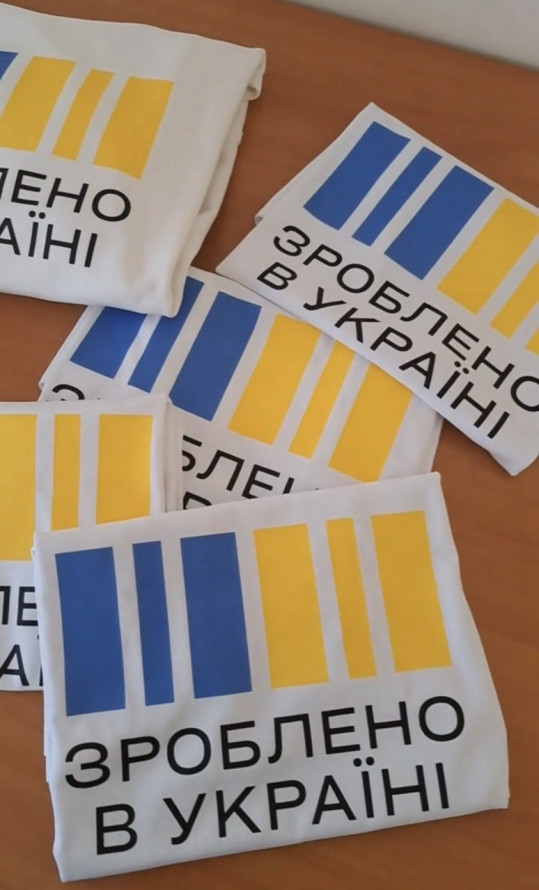 Стиль, який впізнають: мешканка Запорізького району запустила виробництво машинної вишивки та брендування одягу