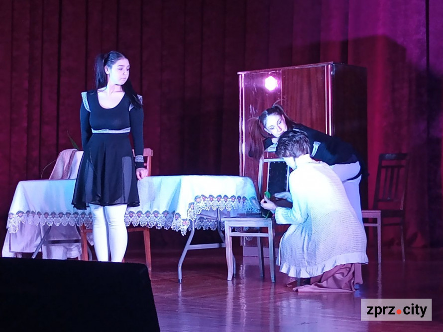 Запорізький театр обрав для показу прем'єри один з віддалених районів міста - фото