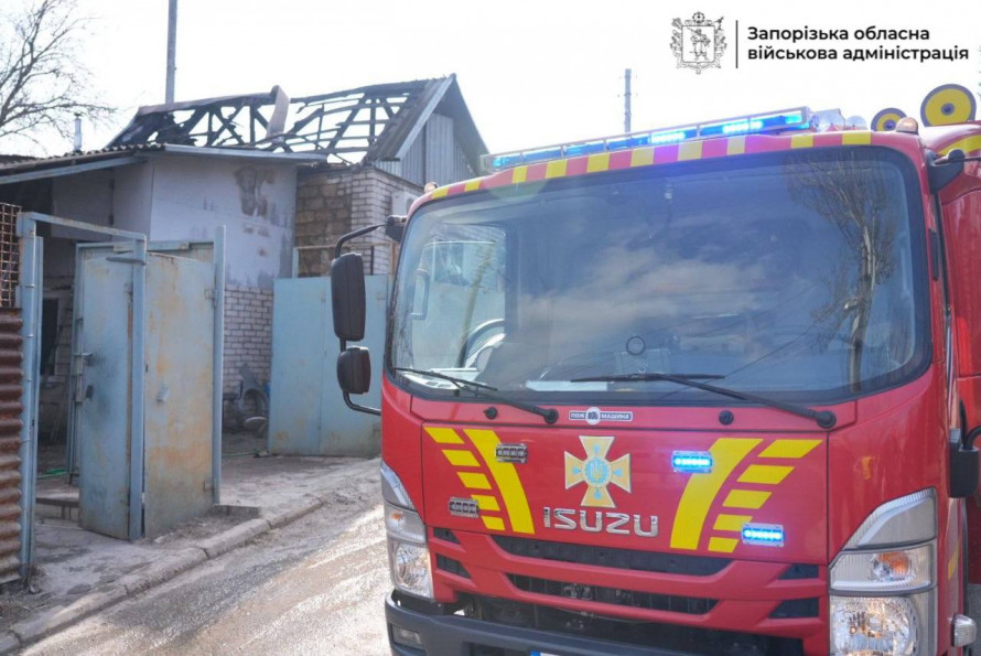 Росіяни атакували приватний сектор у Запоріжжі дронами: поранена жінка (фото)