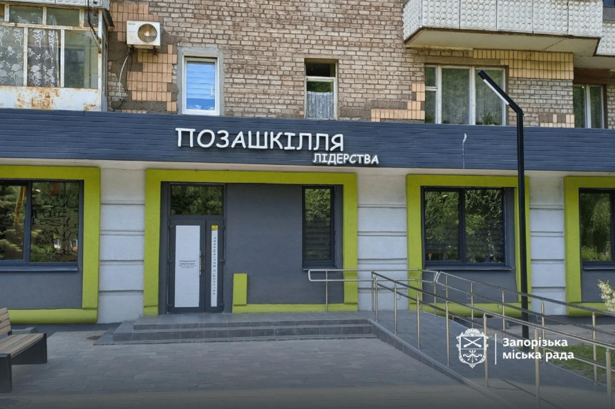 Захист від вибухової хвилі: у Запоріжжі почали масово встановлювати бронеплівку на вікна (фото)