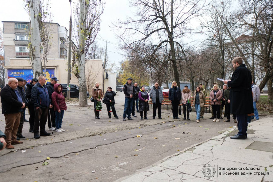 Героя пам’ятають — у Запоріжжі відкрили меморіальну дошку на честь загиблого воїна (фото)