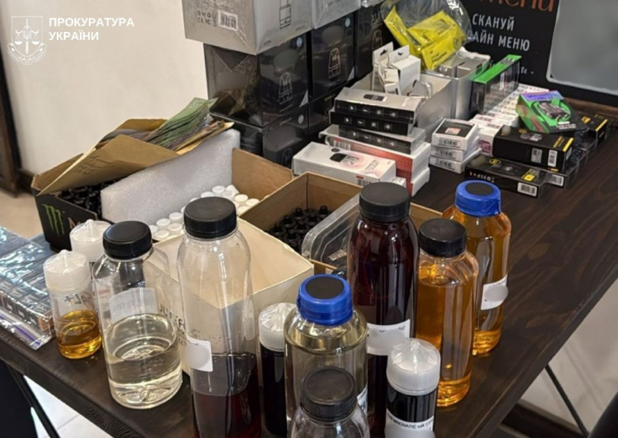 Три «вейп-шопи» та онлайн-магазин: у Запоріжжі власникам нелегального бізнесу повідомили підозри (фото)