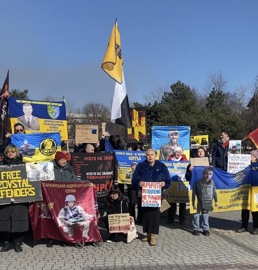 "Мовчання — це смерть": у центрі Запоріжжя відбулася акція на підтримку військовополонених (фото)