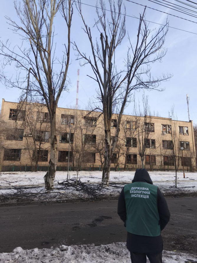 Що нового відомо про наслідки нічної ворожої атаки на Запоріжжя - є поранені, екологи розповіли про засмічення уламками одного з районів міста