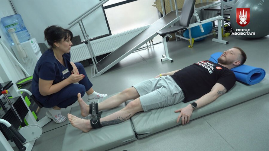 «Серце Азовсталі» допомагає оборонцю Маріуполя Антону Войкову відновити здоровʼя після 3,5 років в полоні