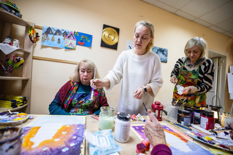 Відволіктися та морально відновитись: у запорізькому «Опліч Хабі» проходять безкоштовні заняття живопису з елементами арттерапії - як записатись