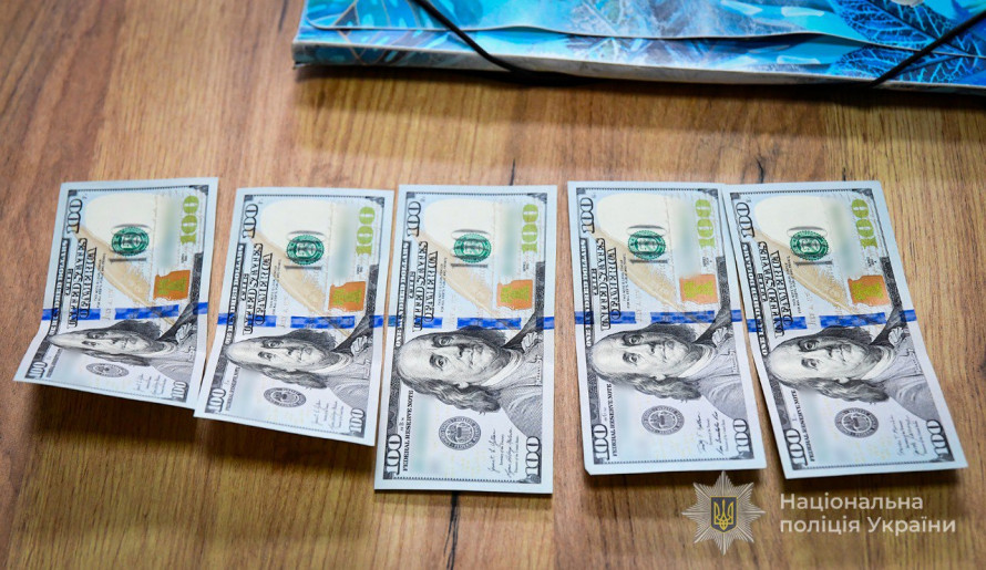 Хотів "спокутувати провину" - у Запоріжжі чоловік запропонував слідчій гроші, щоб закрити справу (фото)