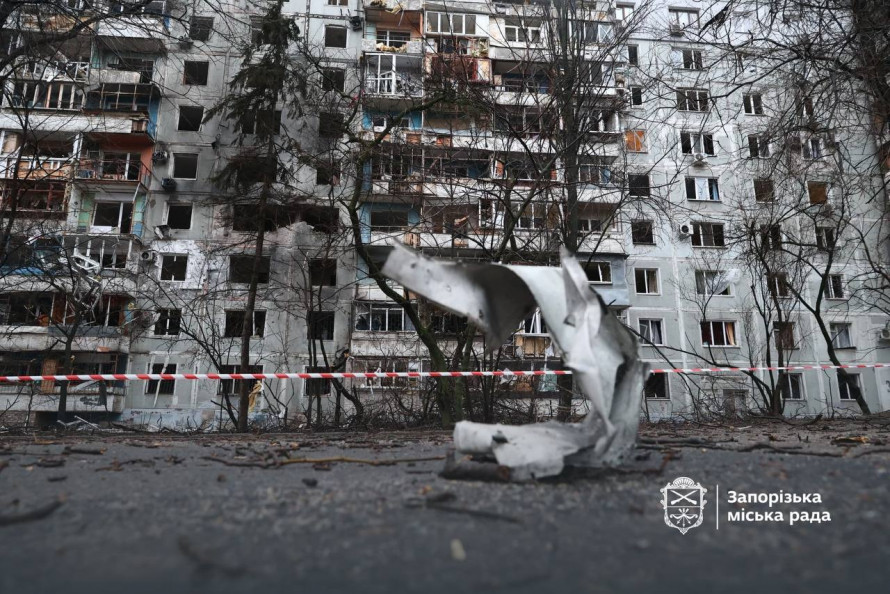 Годину тушили пожежу до приїзду рятувальників - як мешканці Запоріжжя пережили ніч масованого удару