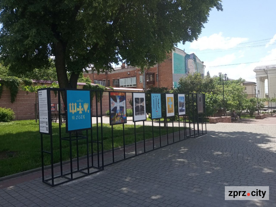 Як виглядає наприкінці весни сквер в історичній частині Запоріжжя - фото
