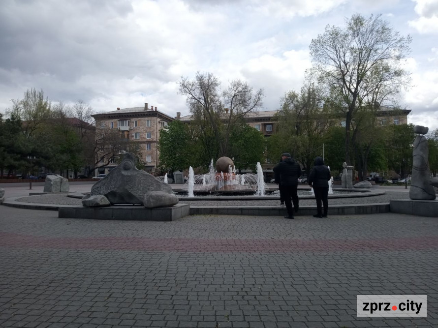 У Запоріжжі запрацював один з головних фонтанів - фото