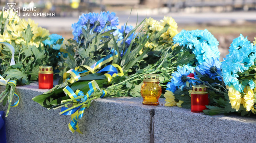 Шана загиблим героям - у Запоріжжі вшанували пам'ять полеглих добровольців (фото, відео)