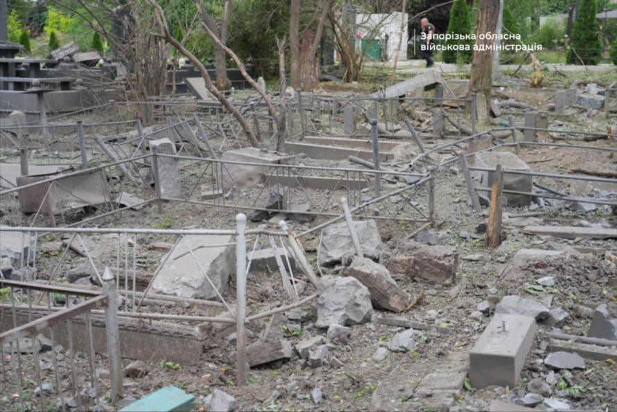 КАБами по будинкам і кладовищу: росіяни завдали авіаударів по Запоріжжю - що відомо (фото, відео)