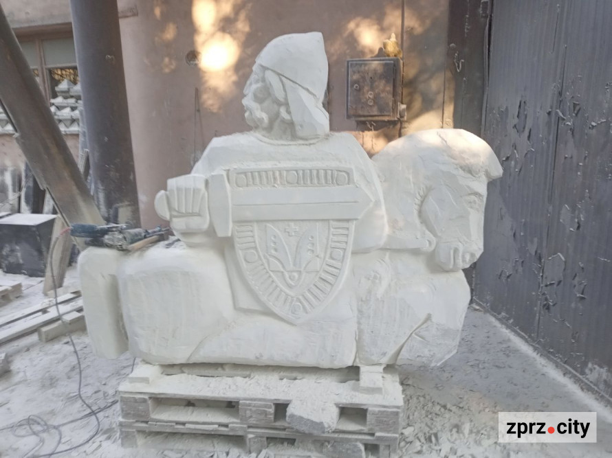 У Запоріжжі симпозіум митців завершився вражаючим підпалом скульптури - фото