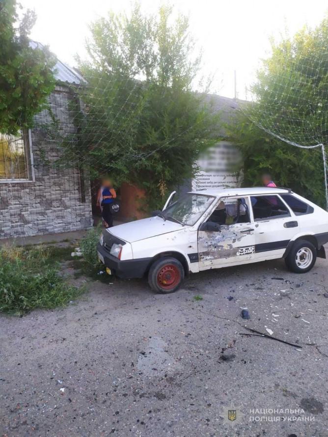Поранені люди, горів трактор, пошкоджений транспорт промислових підприємств - наслідки ворожих обстрілів Запорізької області 8 серпня