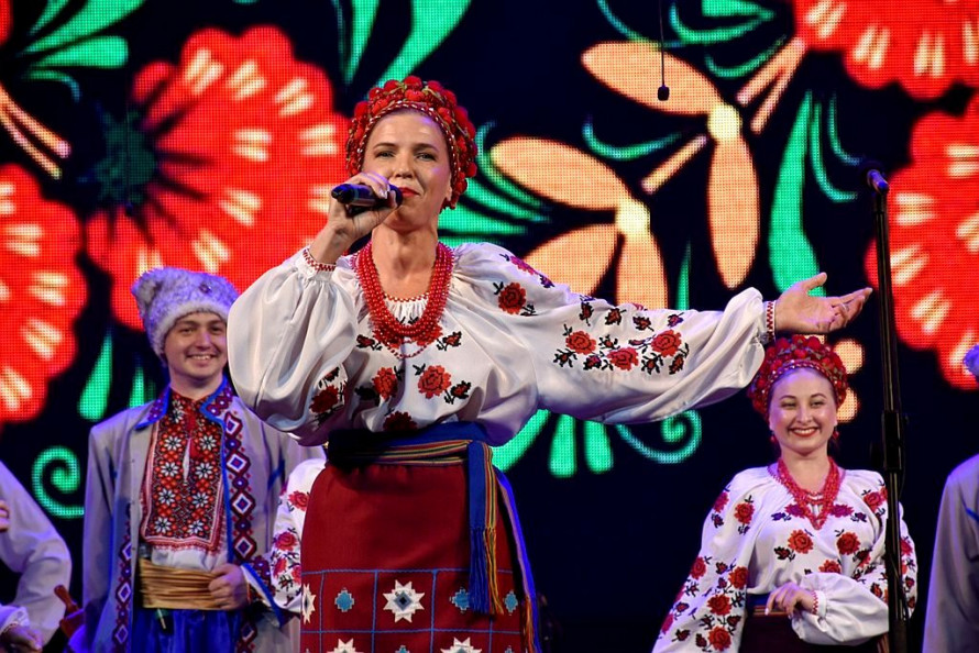 Овації, «браво» і квіти у запорізькій філармонії тріумфально закрили концертний сезон