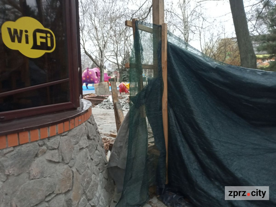 В одному із запорізьких скверів відкриють майданчик з фігурами фантастичних звірів - фоторепортаж