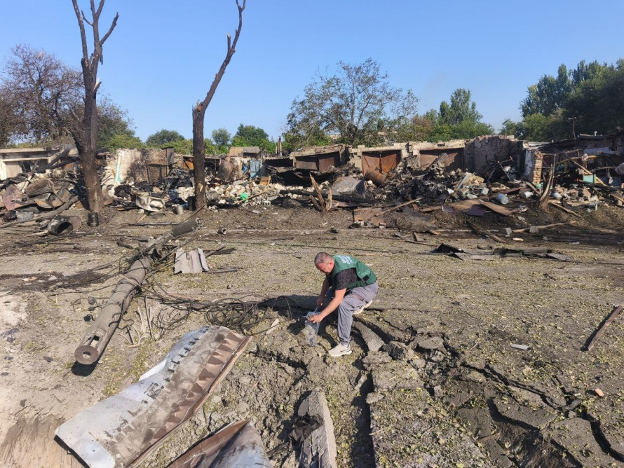 Екологи розповіли про значні руйнування в одному з районів Запоріжжя: наслідки нічної атаки 11 серпня (фото)