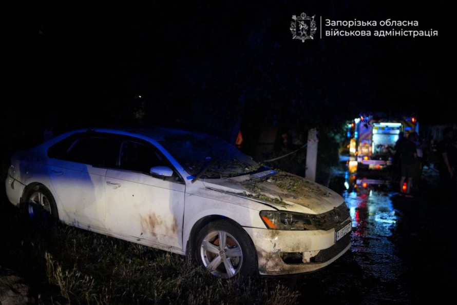 Сильна пожежа, поранені люди: у неділю ворог ударив по житловій багатоповерхівці у Запоріжжі