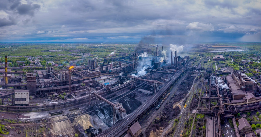 Війна не завадила: українські заводи скорочують викиди та переходять на чисту енергію