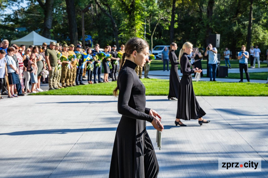 У Запоріжжі на меморіалі «Дерево пам'яті» з’явилося 146 нових дзвіночків - це 146 життів, які віддали наші захисники