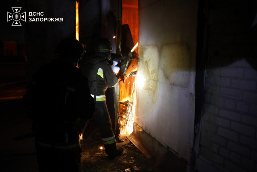 Пожежі після нічної атаки: ворог ударив по підприємствах у Запоріжжі (фото)