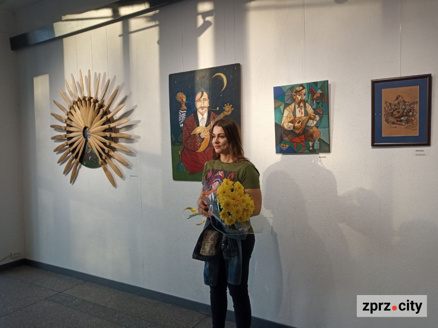 "Мені подобається цей образ загадковістю і містицизмом": у Запоріжжі відкрили сучасну виставку Мамаїв - фото