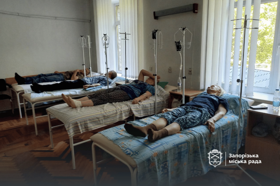 "Багато людей звертаються після обстрілів" - як Запоріжжі працює оновлене амбулаторне відділення однієї з лікарень (фото)