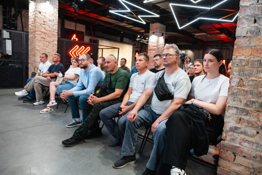 Підтримка, спілкування та корисні сервіси: у Запоріжжі відбулася чергова зустріч проєкту "Спілкуй. Ветеран"