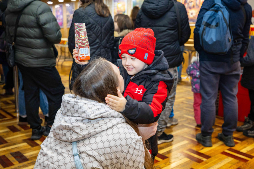 Кіно для своїх: у Запоріжжі ветеранам влаштували сімейний кіновечір