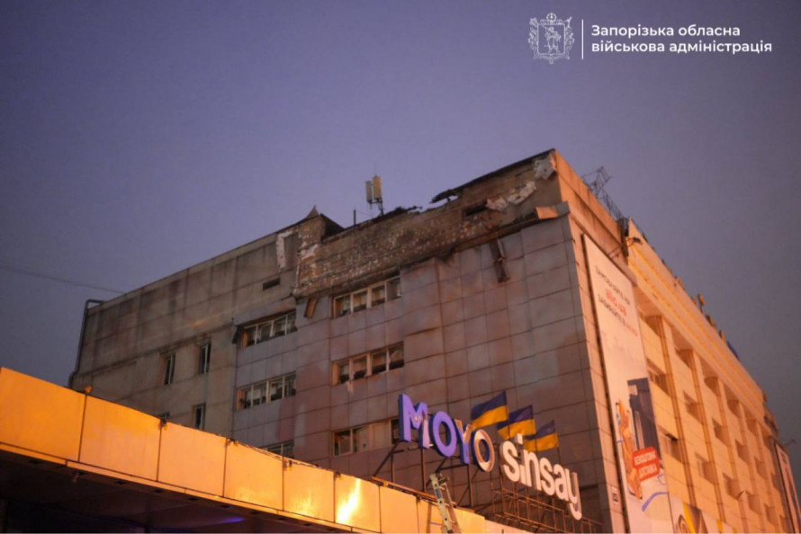 Масована атака на Запоріжжя: били дронами, КАБами та ракетами по будинках та торгових центрах - ситуація на ранок (фото, відео)