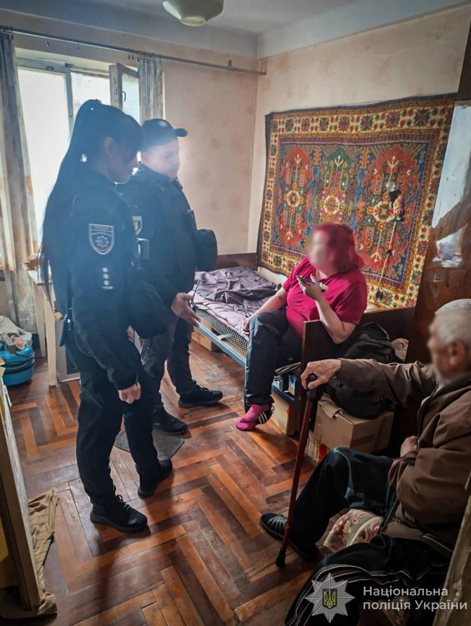 Місяць утримувала у квартирі - у Запоріжжі психічно хвора жінка взяла в заручники власного батька