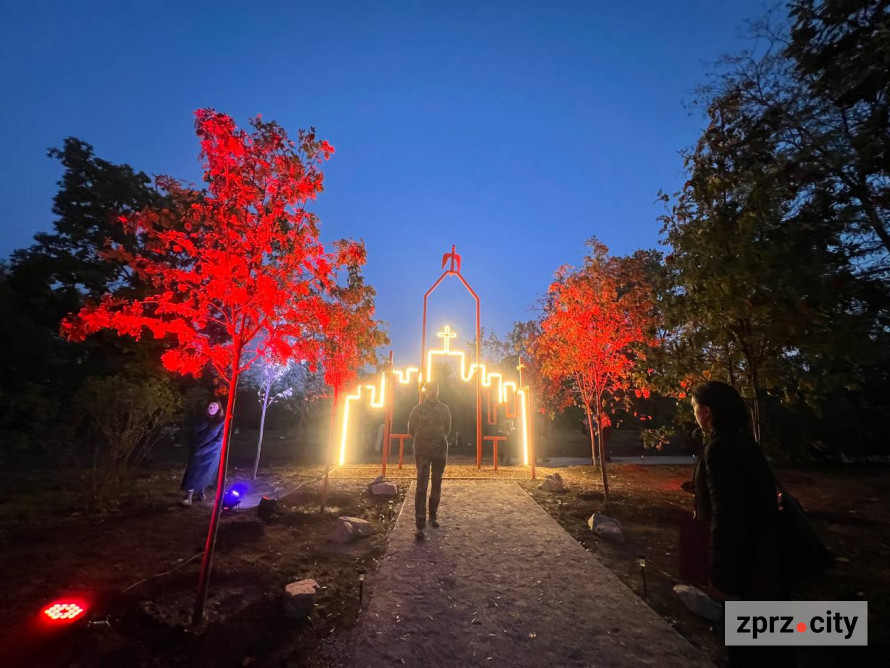 Понад 400 іменних дерев і «Коло пам’яті»: на Хортиці відкрили Парк Честі (фото)