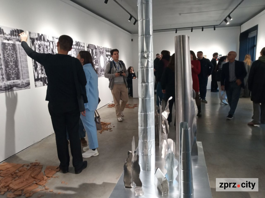 Художники з різних міст України та з Польщі показали, яким бачать прифронтове Запоріжжя: нова виставка у галереї BIRUCHIY (фото)