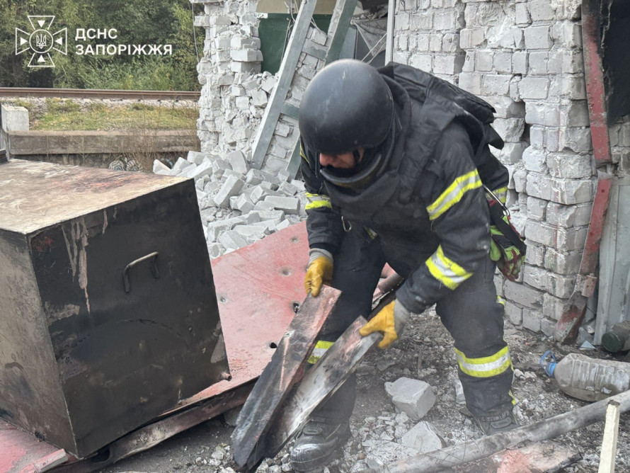 970 ударів по Запорізькій області за добу: троє людей поранені, пошкоджена гімназія (фото)
