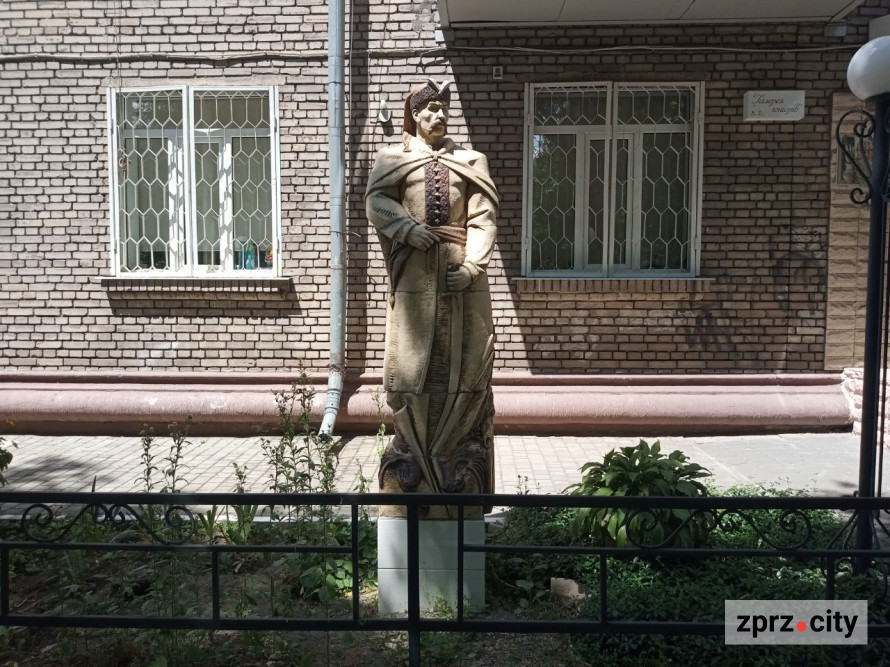 У центрі Запоріжжя стоять скульптури, зроблені дітьми - фото