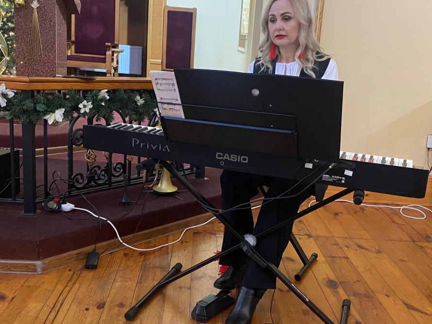 Святкова музика та колядки - у запорізькому соборі відбувся концерт камерного хору (фото)