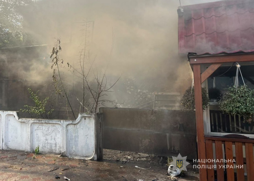 У Запорізькій області внаслідок ворожих атак горів потяг, магазин, кафе і житло - загинула людина (фото)