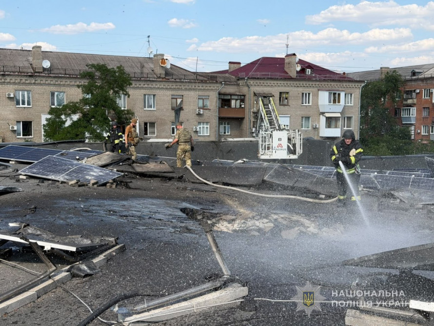 Кількість поранених від ворожого удару по центру Запоріжжя збільшилась: наслідки обстрілів за добу