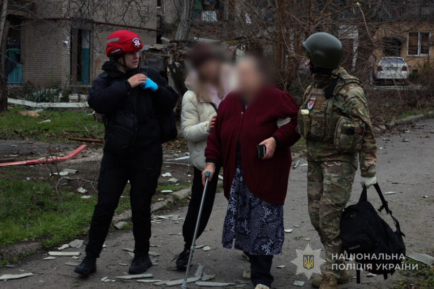 Сьогодні вдень ворог завдав чотири удари по Запоріжжю і Запорізькому району - одну авіабомбу скинув поблизу гімназії