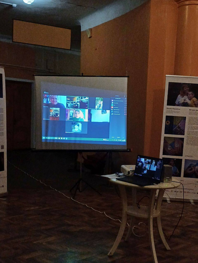 У Запоріжжі показали історії жінок-переселенок за допомогою їхніх улюблених речей