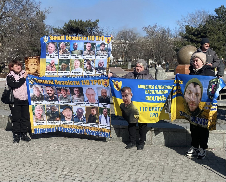 "Мовчання — це смерть": у центрі Запоріжжя відбулася акція на підтримку військовополонених (фото)