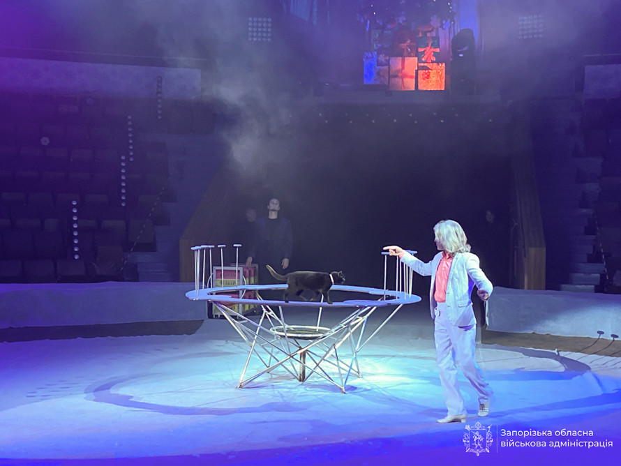 У запорізькому цирку розпочалися різдвяно-новорічні свята - фото