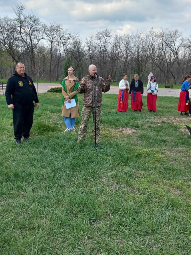 На Великдень спасівці показали на Хортиці видовищні козацькі бойові мистецтва - фото