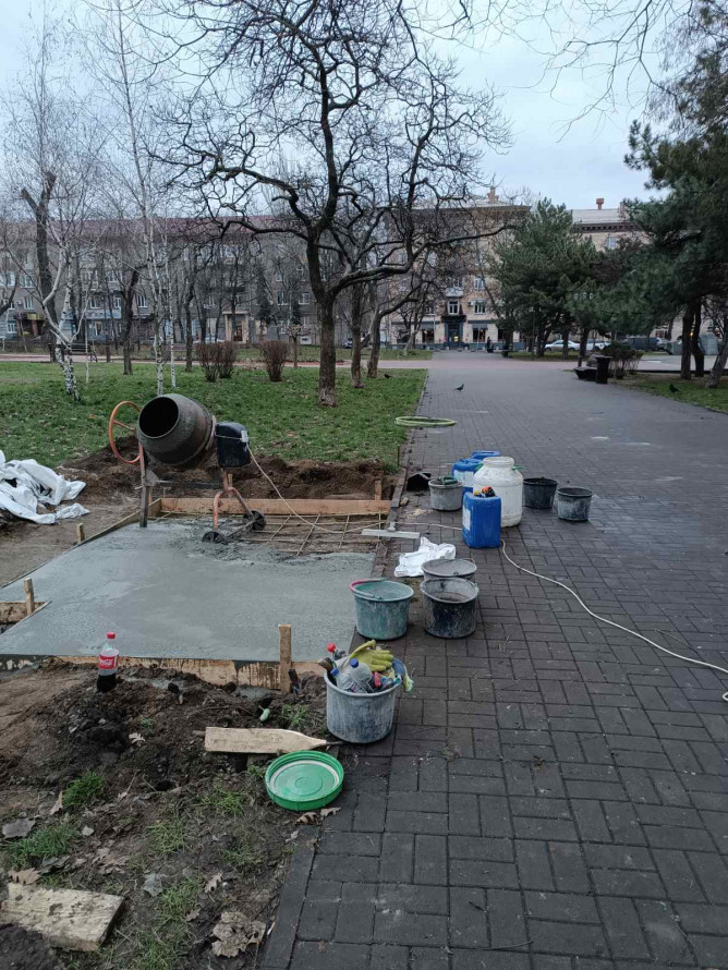 Туалет замість мистецтва - у Запорожжі перейменували площу Маяковського на майдан Митців і зробили те, що обурило художників